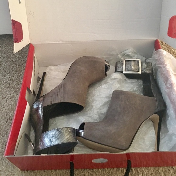 Guess Women’s shoes - Picture 4 of 8